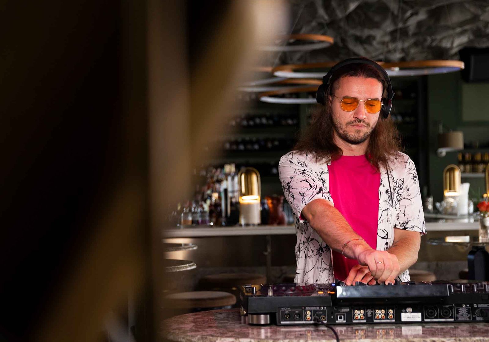 MR NEWS ELECTRONIC MUSIC RADIO